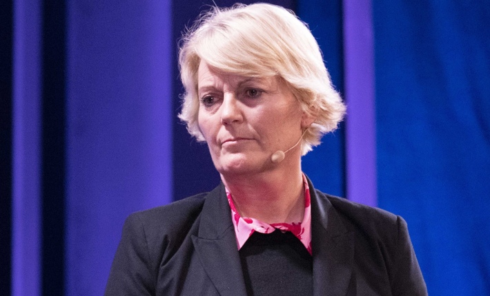 Fra debatt under NMD Medieundersøkelsen i 2023. Foto: Thor Brødreskift, via Wikimedia Commons. Bildet er beskåret.