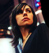 PJ HARVEY: Med kryptisk melding til fansen ( )