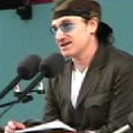 BONO: Her som foreleser på Harward. Nå blir han også redaktør for en dag.
