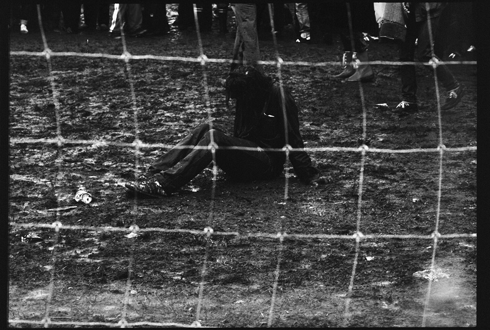 GJØRMEGJENGEN: festivalen 1984 var også at det meget fuktige slaget, og da er det alltid klart for de som digger gjørmeshow. Roskilde 1984. Foto: Tom Stalsberg