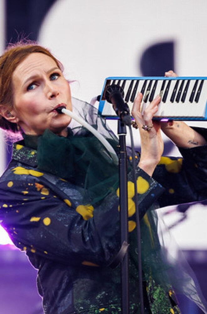 The Cardigans anno 2026 er også utstyrt med keytar. Foto: Ketil Martinsen
