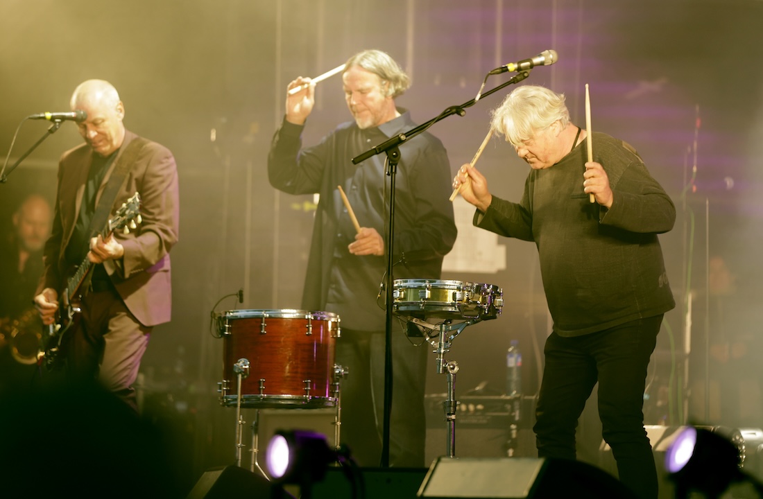 FROGNERS BUEKORPS: Tre trommiser gjorde kveldssusen, den faste og gode Paasche og de to som har sørget for takten før i tida, Øystein Jevanord og Rune Lindstrøm. Foto: Vidar Ruud