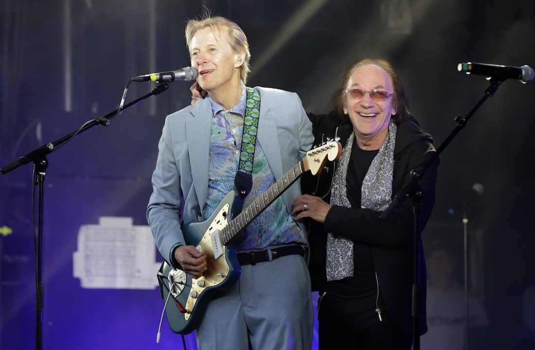 MISTER ROCK: I kretsen rundt deLillos er det mange som kan nevnes, og en av dem er Mister Rock, Per Vestaby, som Lillo Stenberg spiller sammen med i «Young Neils». Vestaby har en lang og fet fartstid innen norsk musikk i band som Bazar, Veslefrikk, Folque, Can Can, Mercury Motors og nå CC Cowboys. Foto: Vidar Ruud