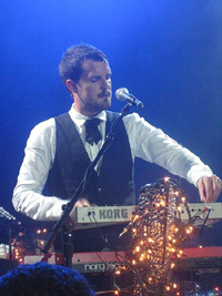 THE KILLERS: Ikke bli overrasket om du finner noe under juletreet som Brandon Flowers har kokt sammen. FOTO: WIKIPEDIA COMMONS.